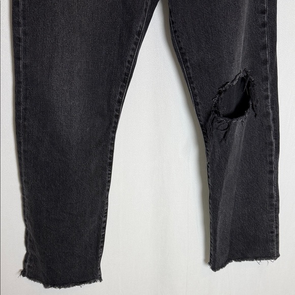 Levi's Premium Women's Wedgie Straight Black Denim Jeans Size 31 Busted Knee EUC - Picture 3 of 15
